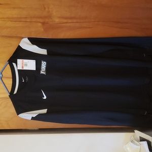 Nike long sleeve lightweight weight Providence Friars pullover